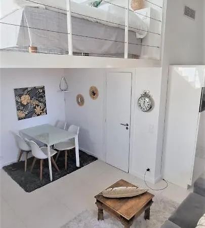 R.d.v. Center Apartment *
