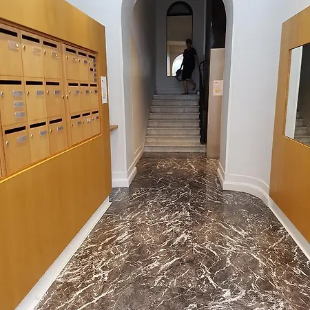 R.d.v. Center Apartment *