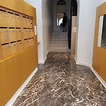 R.d.v. Center Apartment *